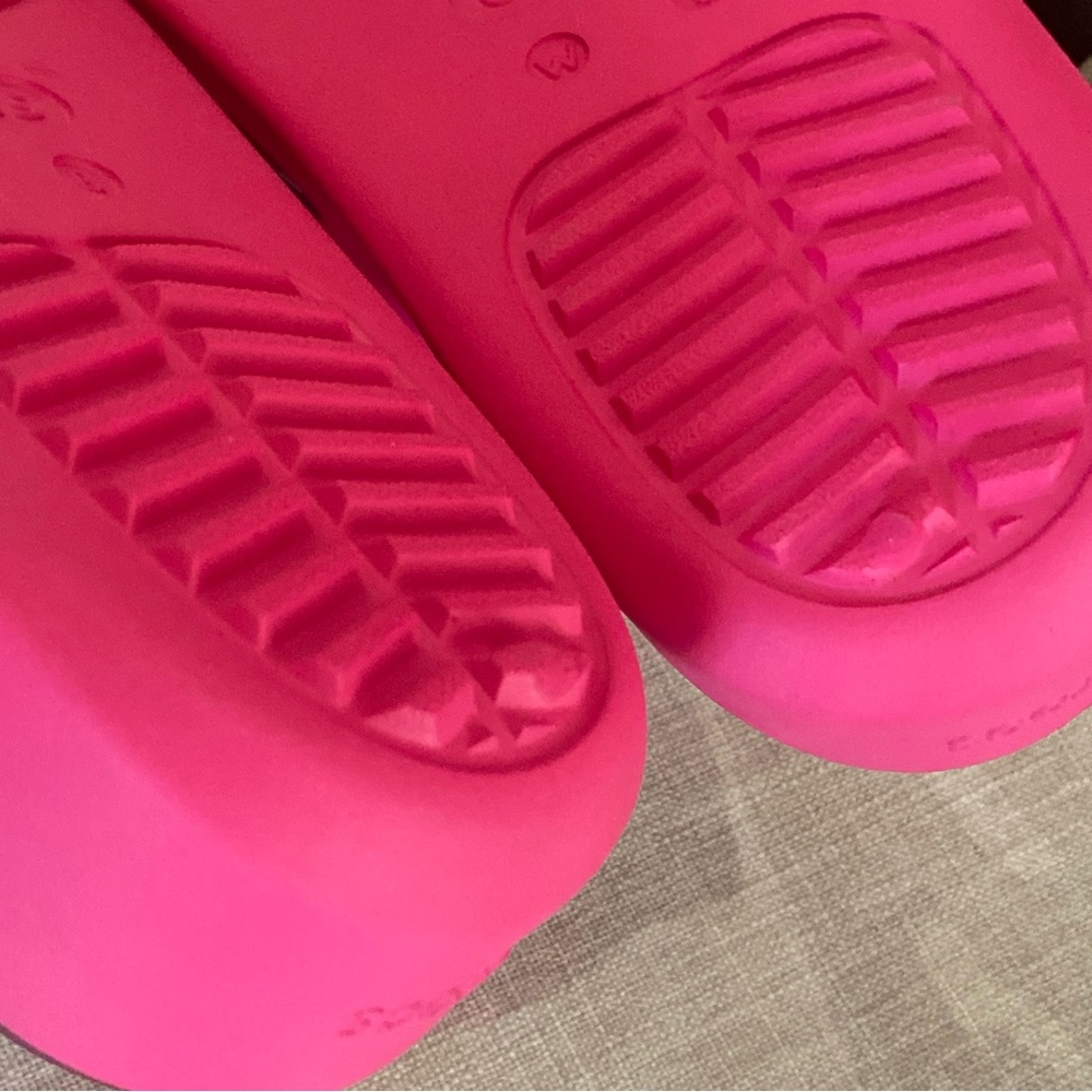 Crocs Women's Getaway Groove Platform H-Strap Sandal | Dragon Fruit - Picture 11 of 12